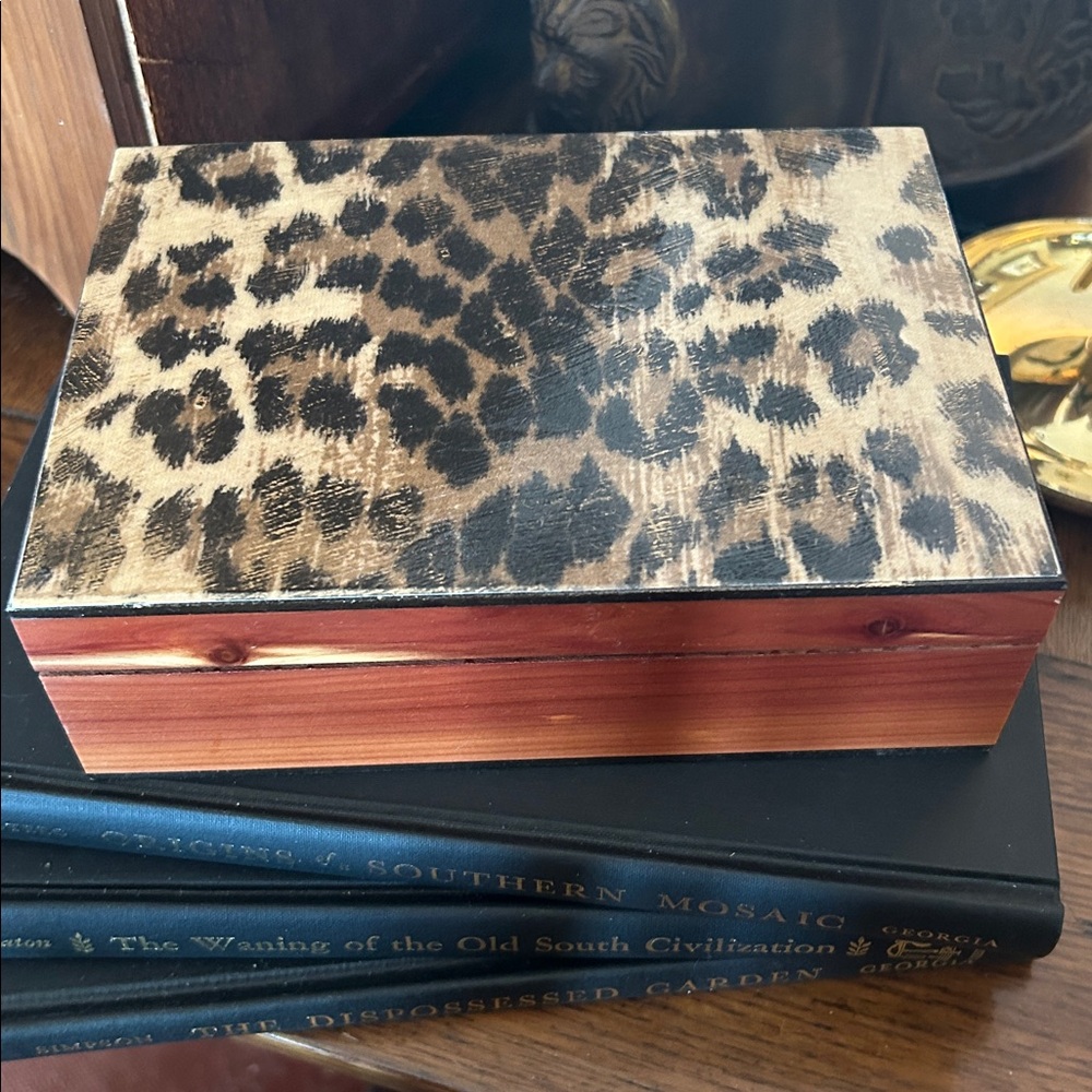 Handcrafted Cedar Trinket Jewelry Box - Picture 6 of 11